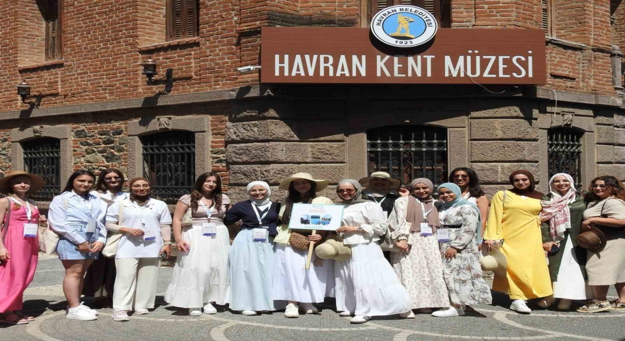 Yunus Emre Enstitüsü Türkçe Yaz Okulu Balıkesirde tamamlandı