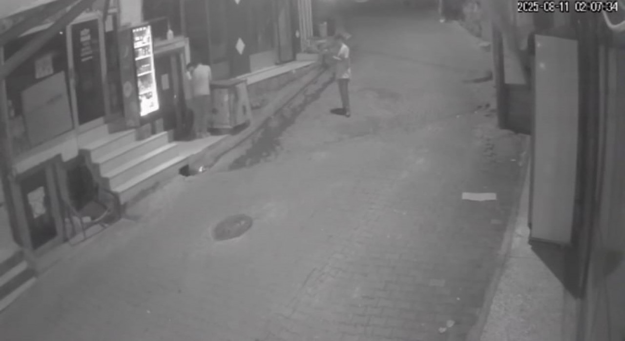 10 liralık dondurma için 100 bin liralık dolabı kırdılar