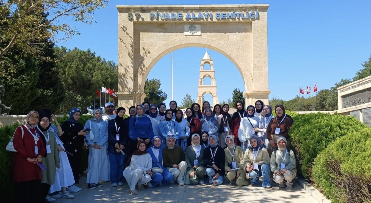 ‘110. Yılda 110 Bin Genç projesi kapsamında Çanakkaleye giden Bayburtlu öğrenciler döndü