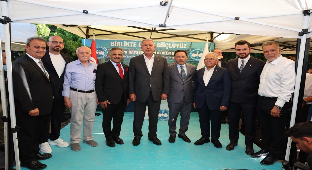 119 yıllık tarihi saat kulesi Avrupalı Türklere hizmet verecek