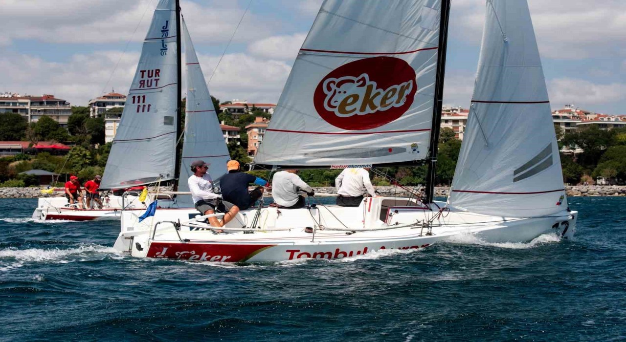 13. TAYK-Eker Olympos Regatta Yelken Festivalinde genç yelkenciler kıyasıya mücadele verdi