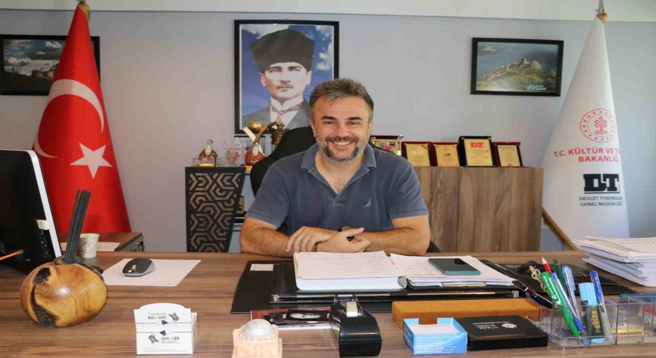 16 yaşında tanıştığı devlet tiyatrosuna müdür oldu