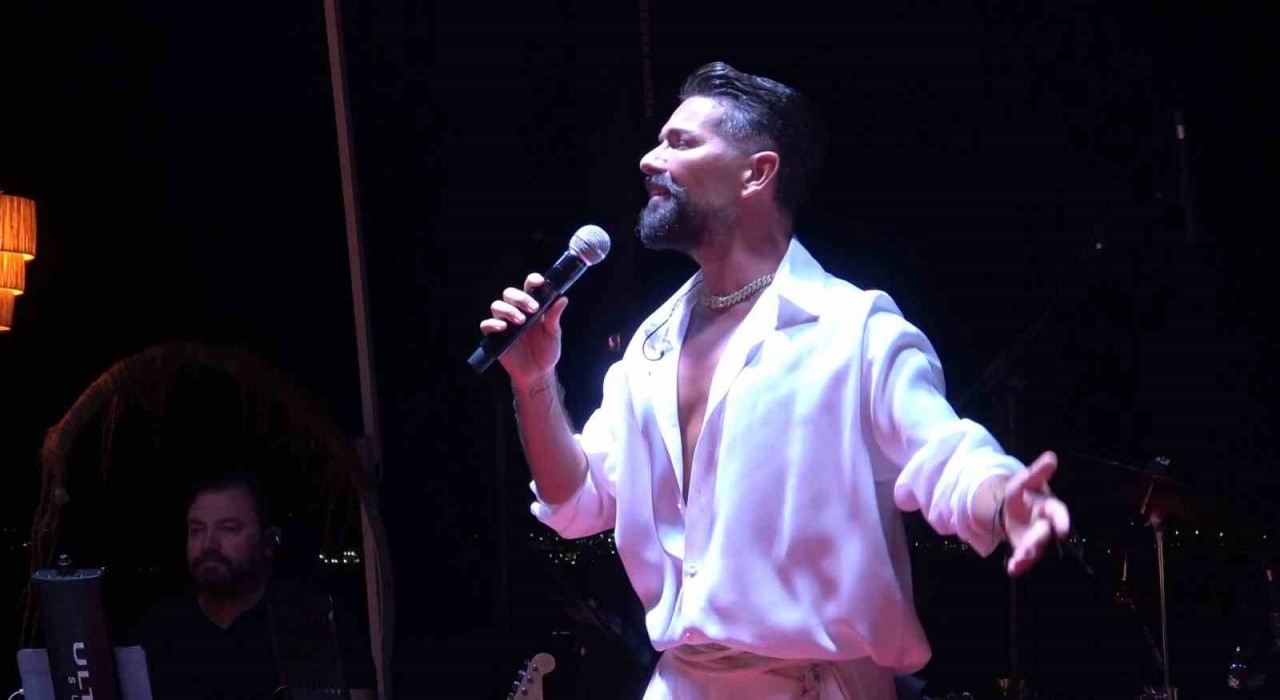 20 yıl sonra ilk sahneye çıktığı mekana geri döndü