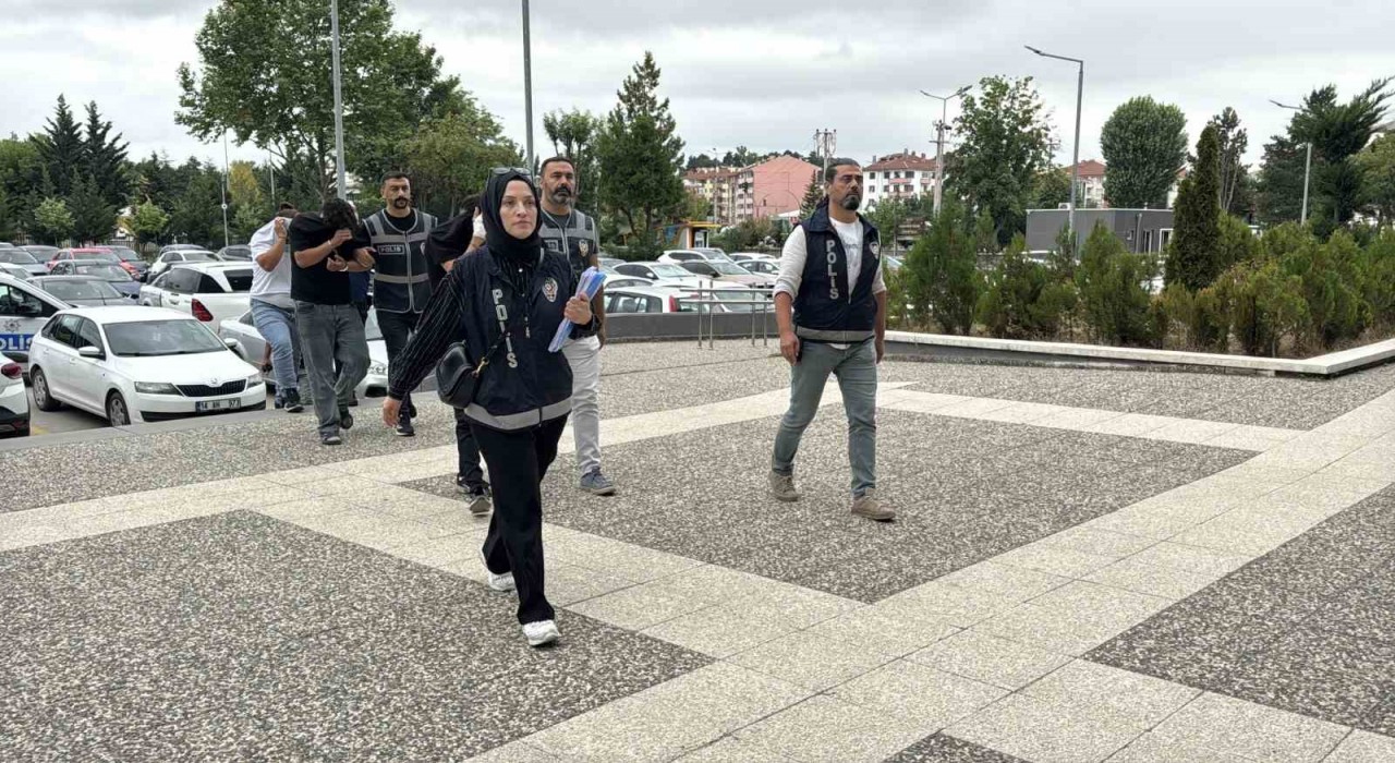 200 bin liralık alkol çaldılar: Hepsini içtik