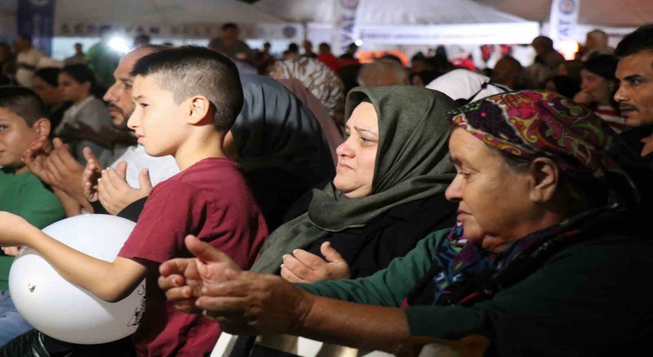 26 yıl geçti, acı hala taze: Depremde hayatını kaybedenler Sakaryada anıldı