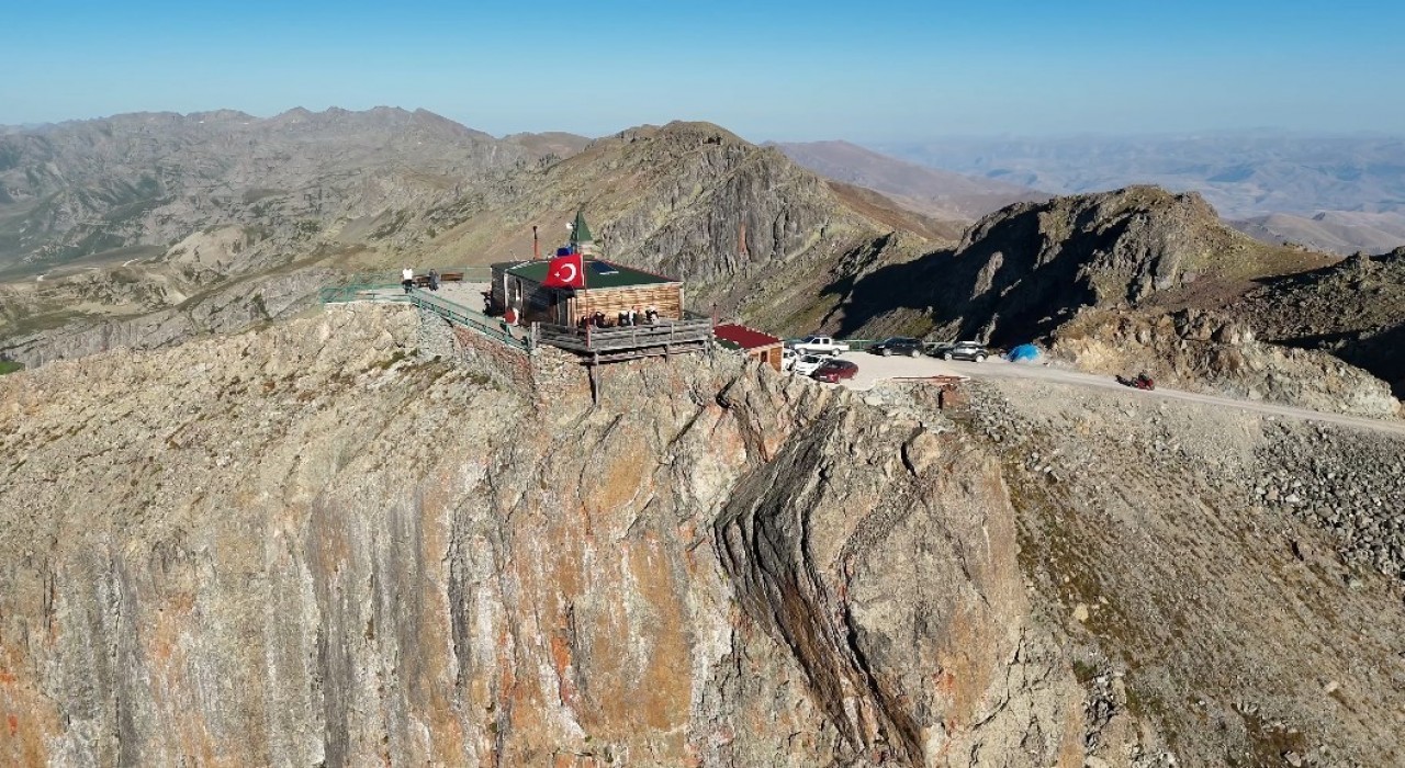 3 bin metredeki mescid yörede Kırkların buluşma yeri inancıyla anılıyor