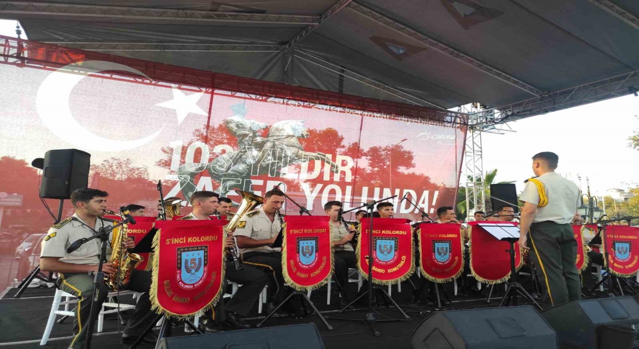 5. Kolordu Kara Kuvvetleri Komutanlığı Bandosu Tekirdağda Zafer Bayramı coşkusu yaşattı