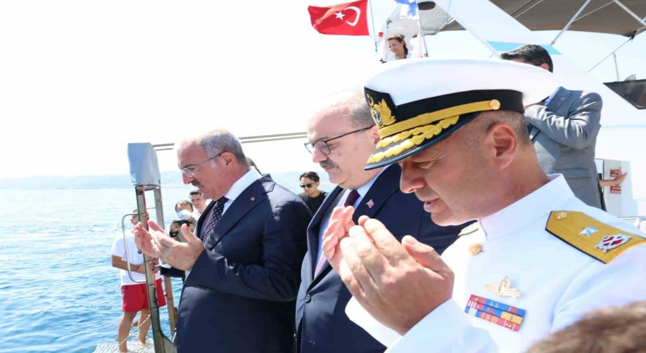 72 yıl sonra şehit denizcilerimiz anısına Dumlupınara saygı dalışı