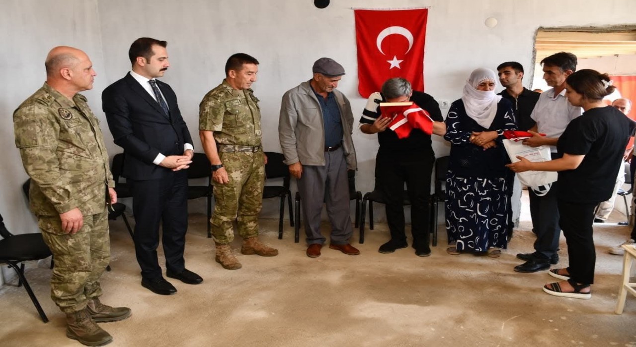 8. Kolordu Komutanı Ataydan şehit ailesine ziyaret