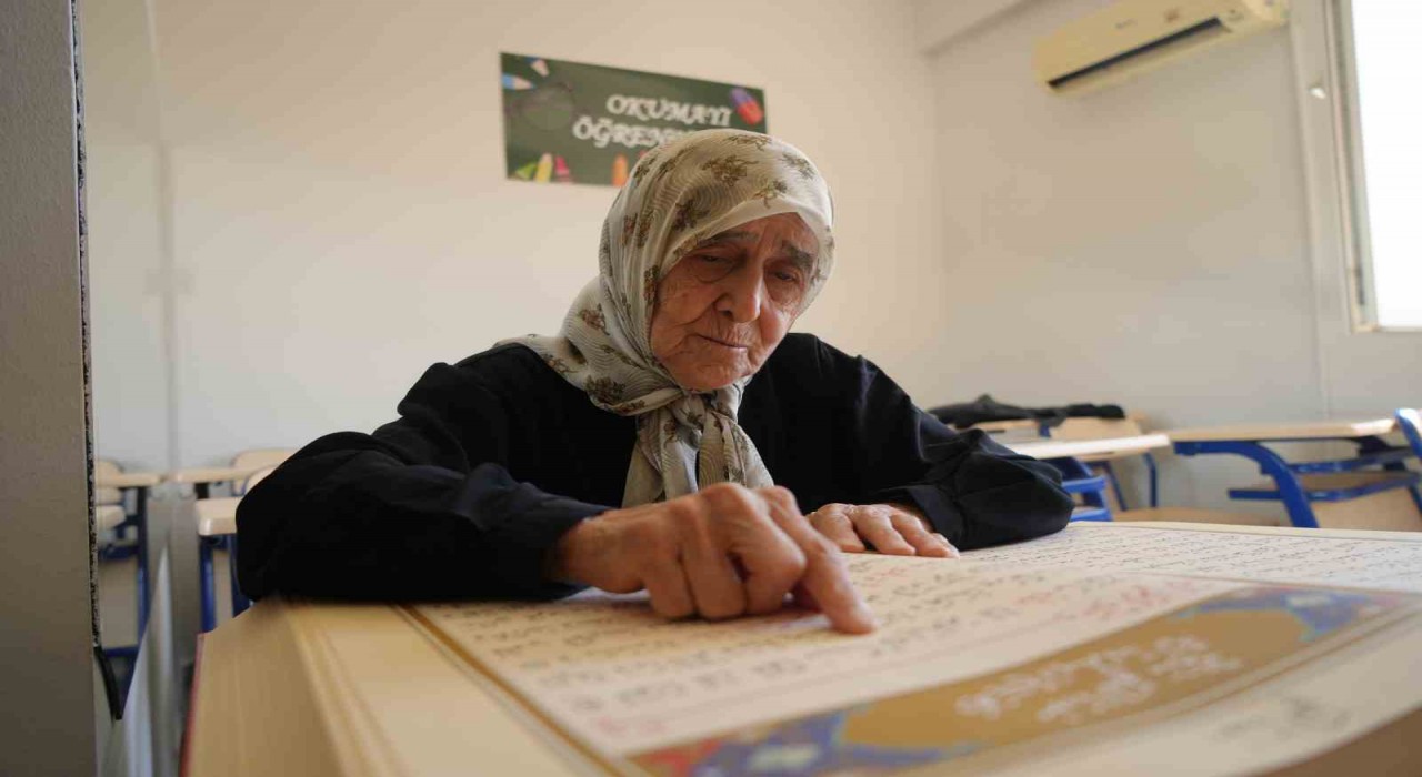 87 yaşında Kuran-ı Kerim okumayı öğrendi
