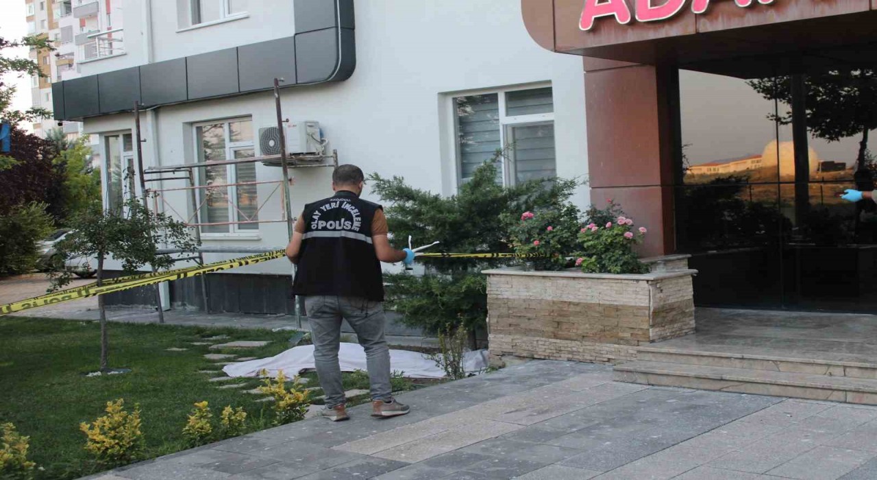 8inci kattan düşen 1 çocuk annesi kadın öldü