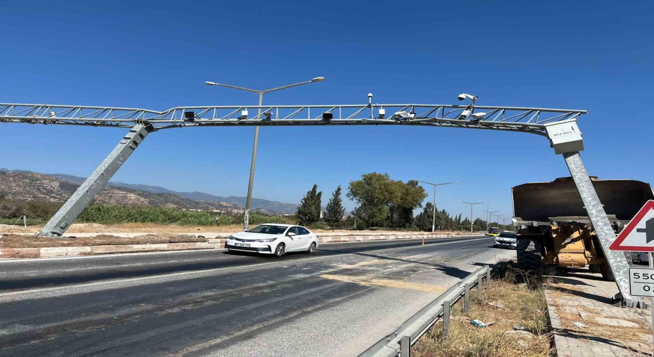 Açık unutulan damper, PTS direğine çarptı