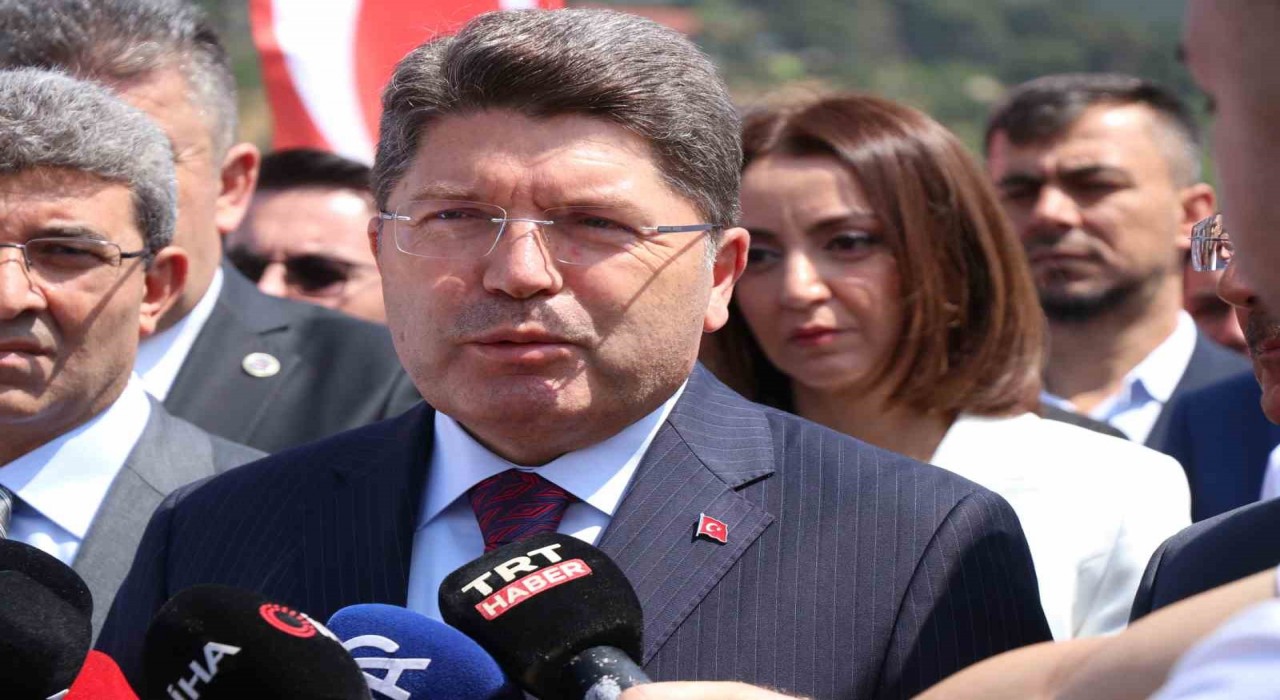 Adalet Bakanı Tunç, Özgür Özele Belgeleri niye bekletiyorsun elinde? Varsa belgeleri