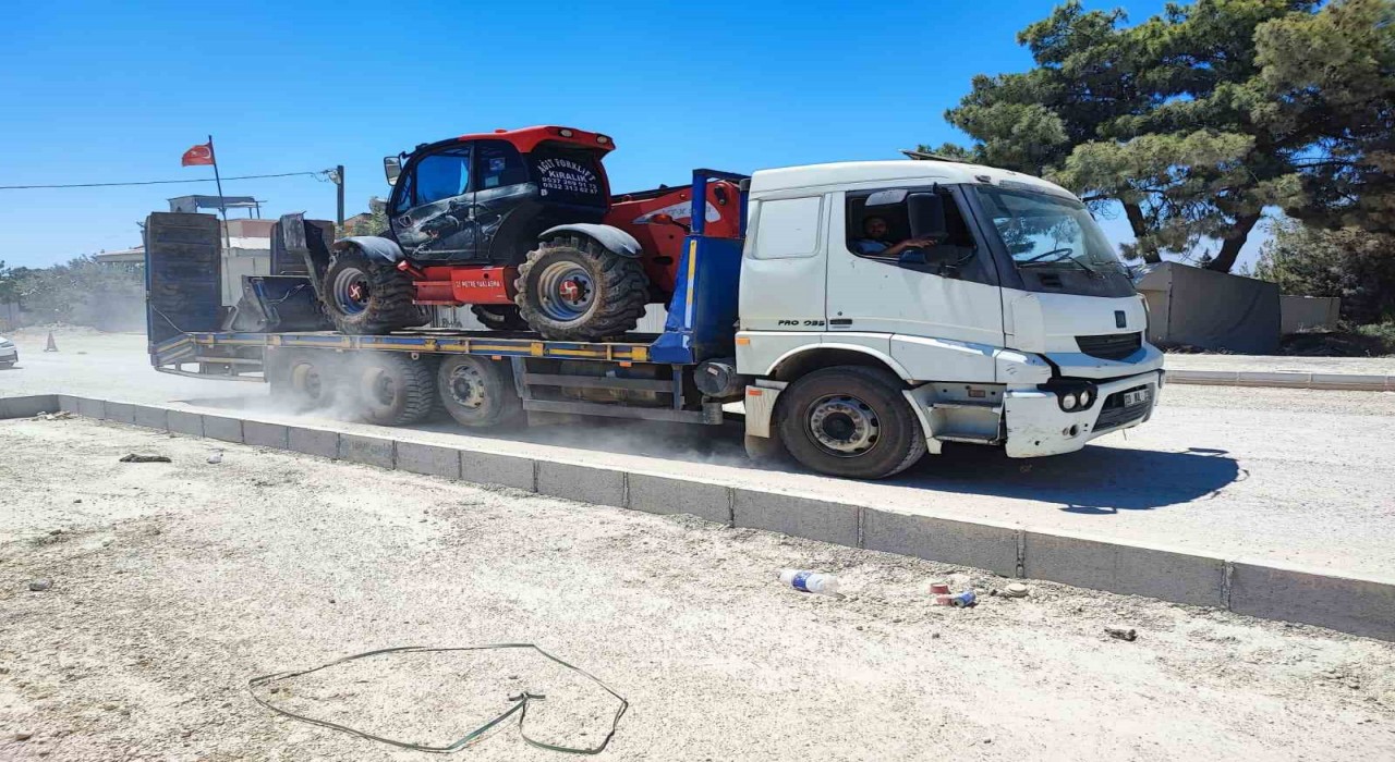 Adana Belediyesinin bitiremediği yol, vatandaşı toza buladı