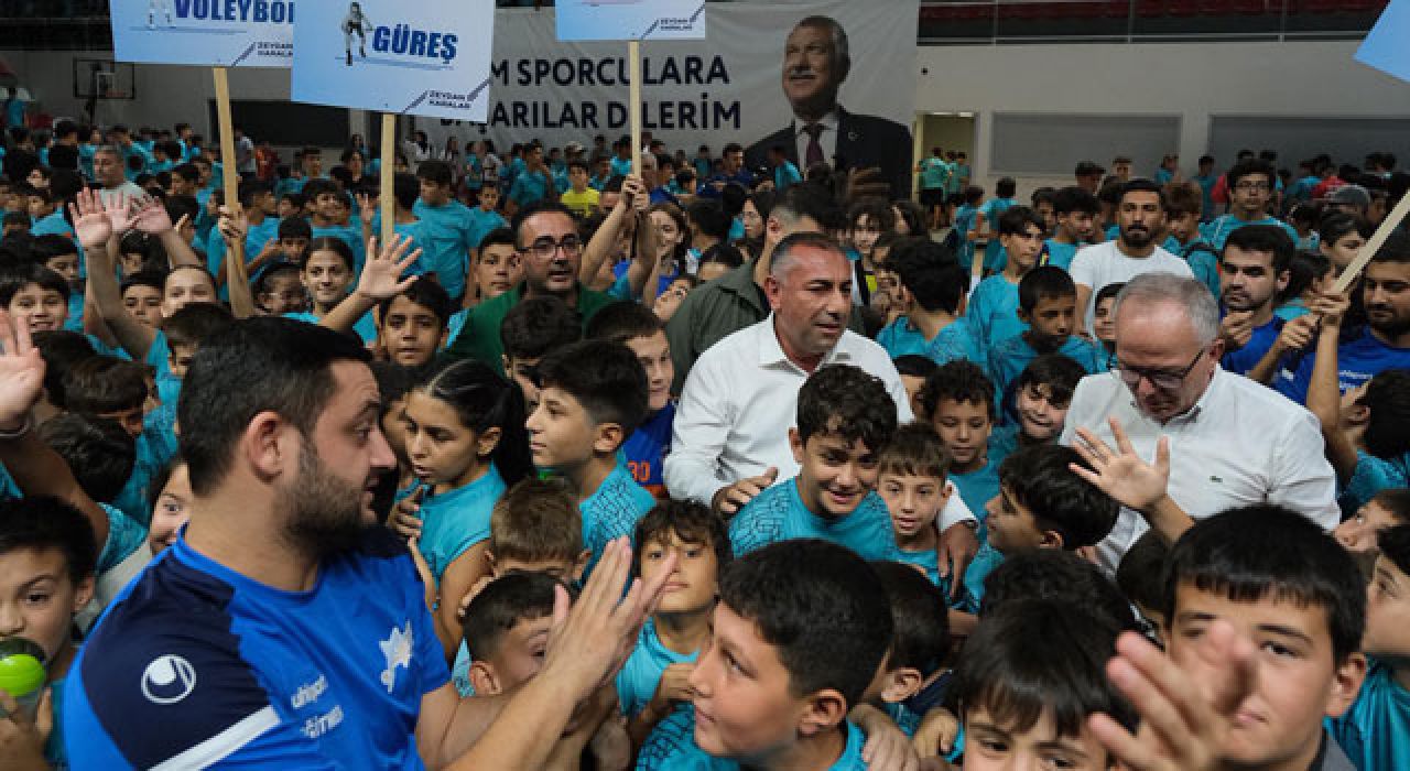 Adana Büyükşehir Belediyesi’nden Eğitime ve Spora Büyük Destek