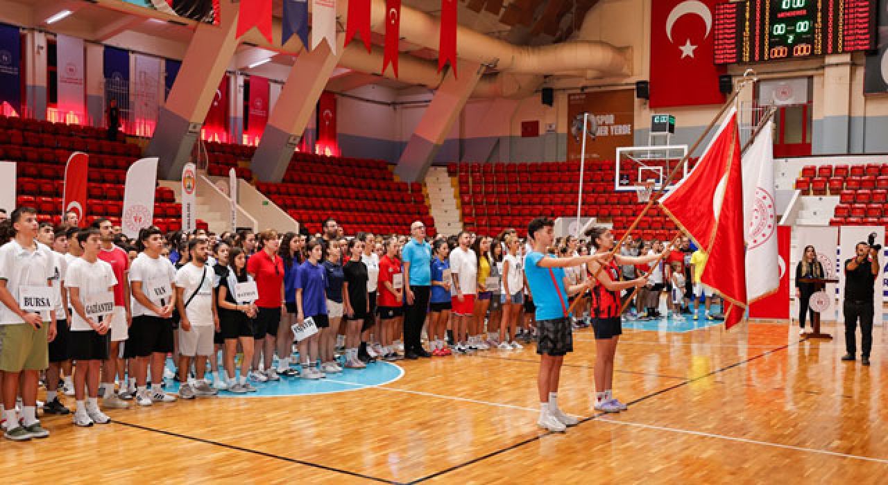 Adana’da Anadolu Yıldızlar Ligi Basketbol Türkiye Birinciliği Başladı
