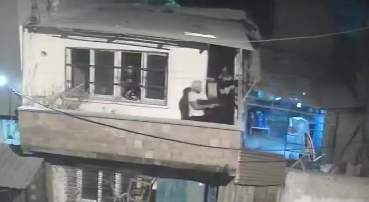 Adanada balkondan balkona silahlı çatışma: 4 gözaltı