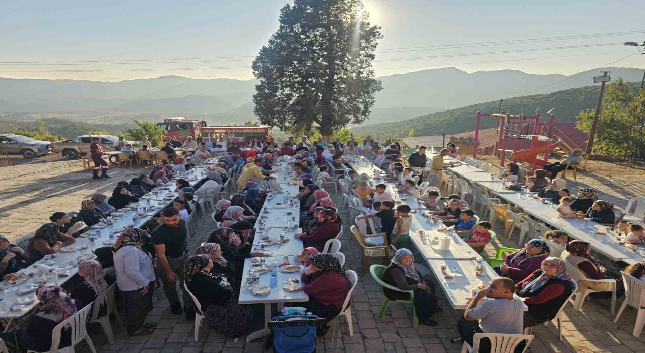 Adanada orman yangınlarının sönmesi için dualar edildi, kurban kesildi
