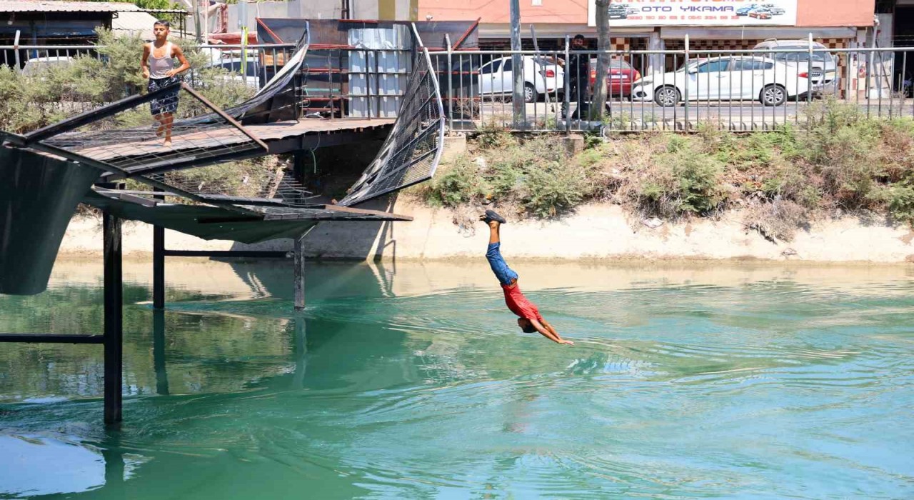 Adanada termometreler 51 dereceyi gösterdi: Parklar boş kaldı, sulama kanalları doldu