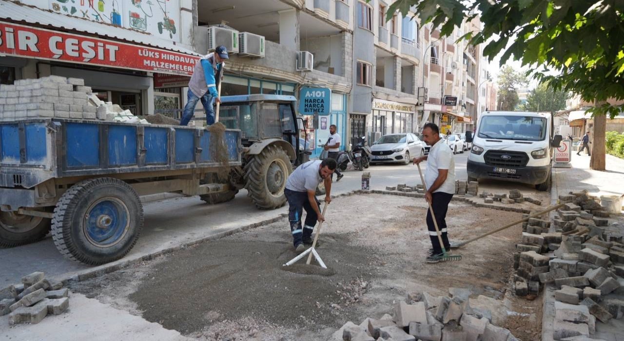 Adıyaman Belediyesinden kısmi arızalar sonrası hızlı yol onarımı