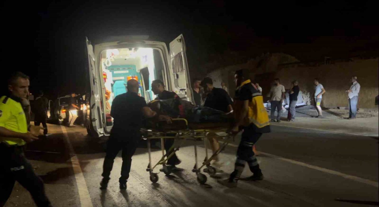 Adıyamanda otomobiller çarpıştı: 3 yaralı