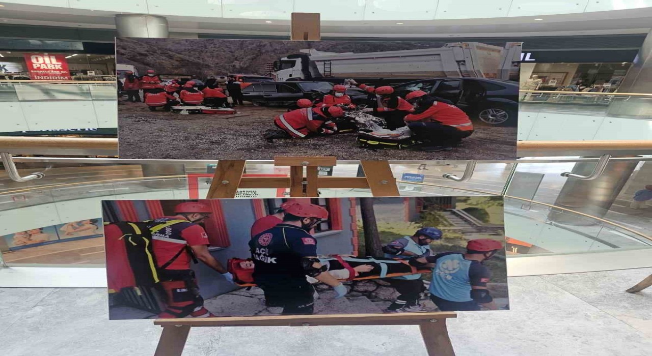 Afetlerde UMKE Fotoğraf Sergisi beğeni topladı