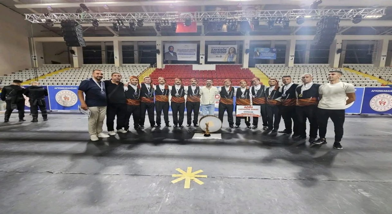 Ağrı ekibi halk oyunlarında Türkiye şampiyonu oldu