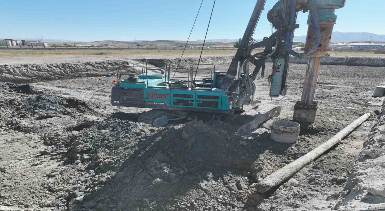 Ağrı İl Özel İdaresinin yeni hizmet binası için çalışmalar başladı