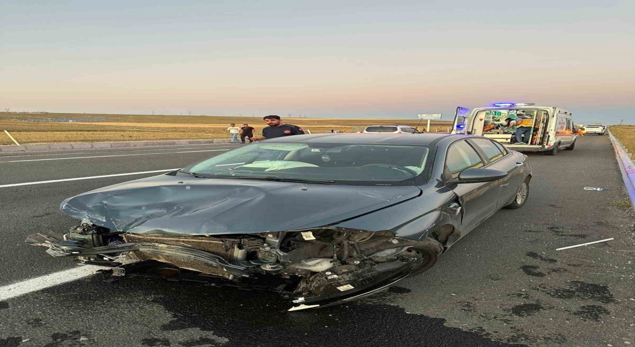Ağrıda dönüş yasağını ihlal eden manevra kazaya yol açtı: 1 yaralı