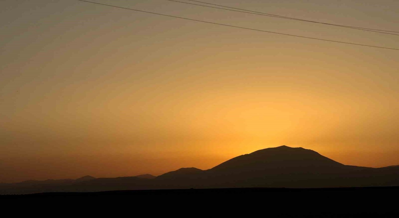 Ağrıda gün batımı görsel şölen oluşturdu