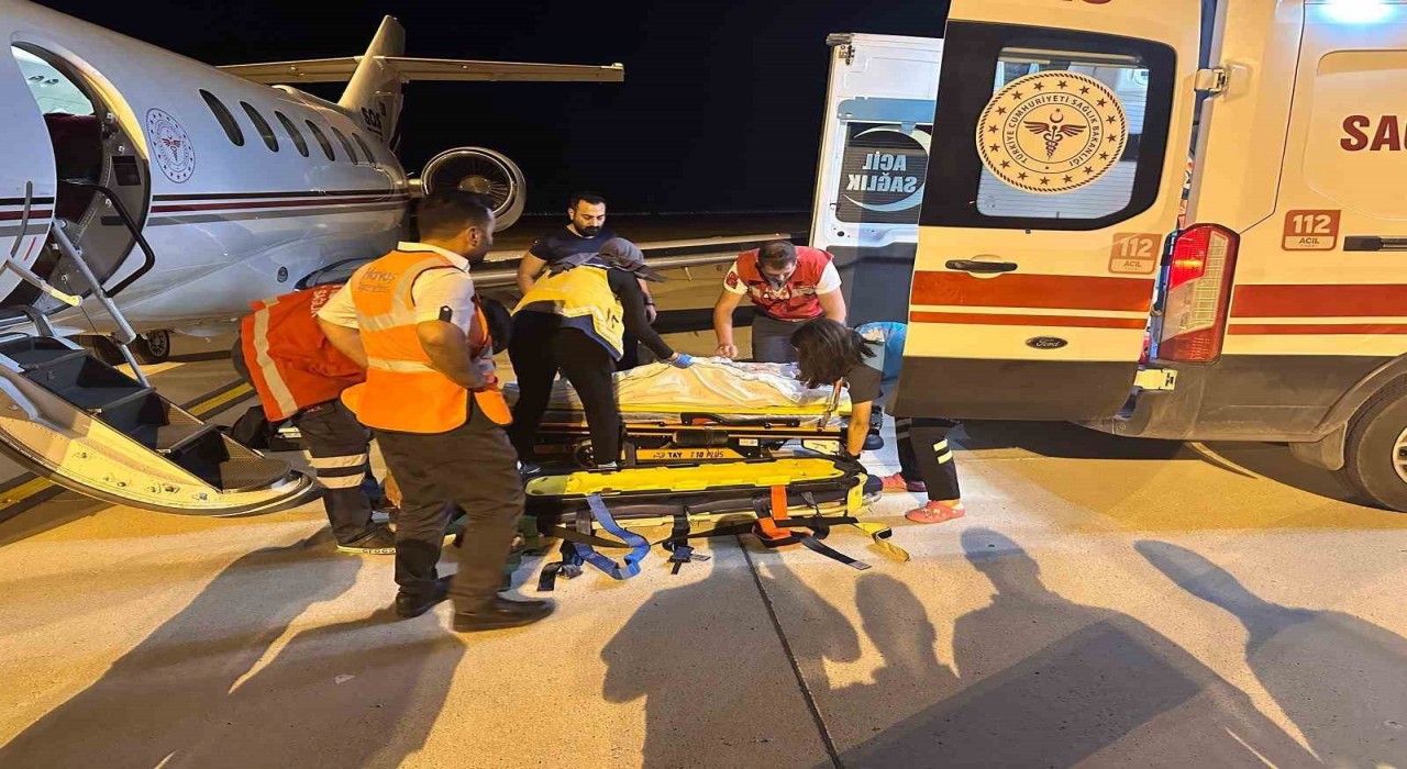 Ağrıda kazada yaralanan çocuk ambulans uçakla Ankaraya sevk edildi