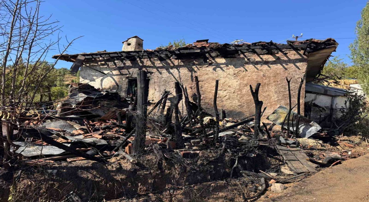 Ahşap evde çıkan yangın büyümeden söndürüldü