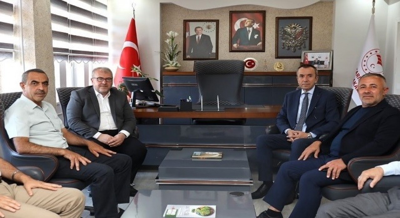 AK Parti heyeti Tarım ve Orman İl Müdürü Ayvalıkı hayırlı olsun ziyareti