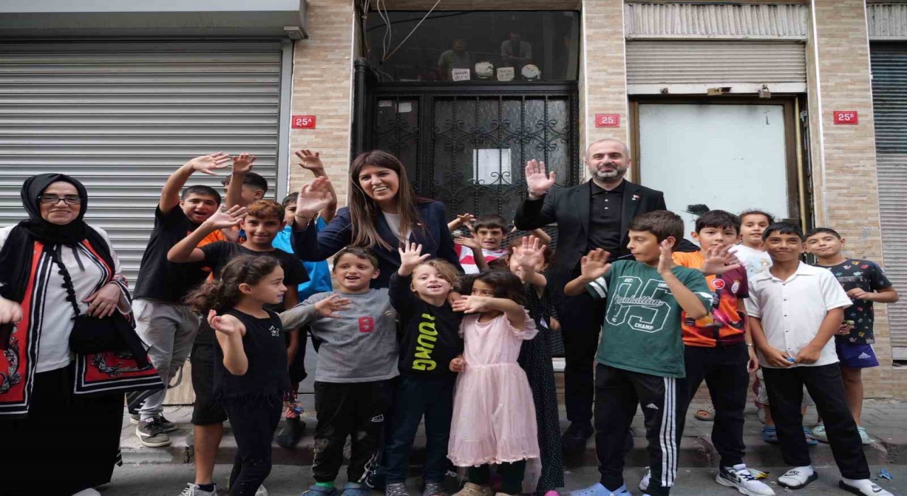 AK Parti İstanbul Milletvekili Derya Ayaydın Fatihte vatandaşlarla buluştu