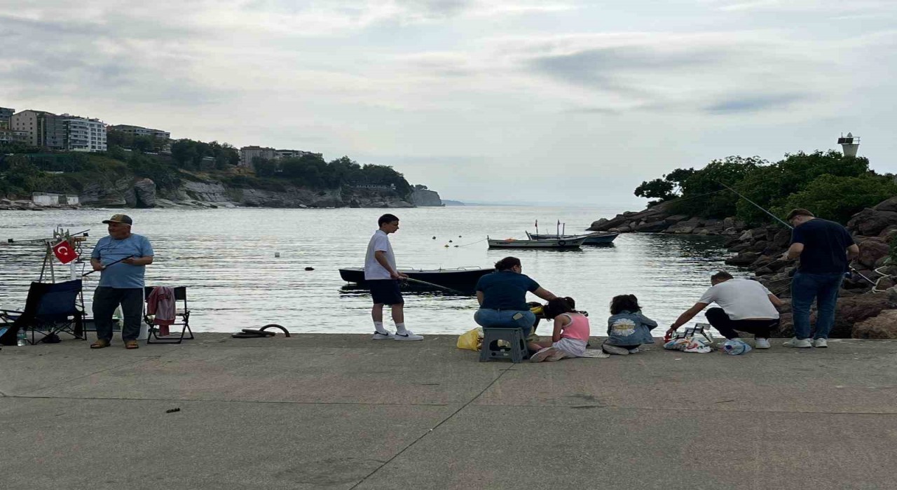 Akçakocada olta balıkçılığına yoğun ilgi