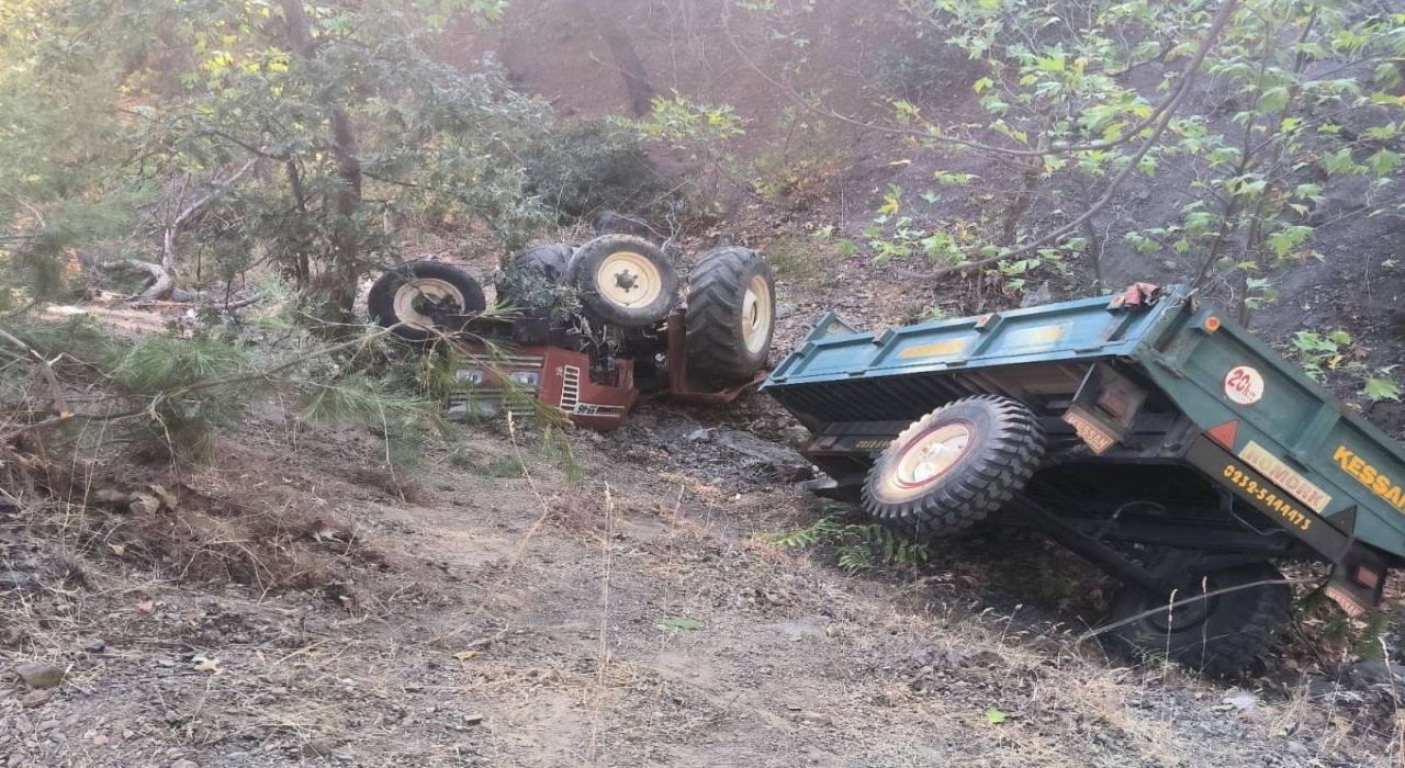 Akhisarda traktör kazası: Dede hayatını kaybetti, torunu ağır yaralandı