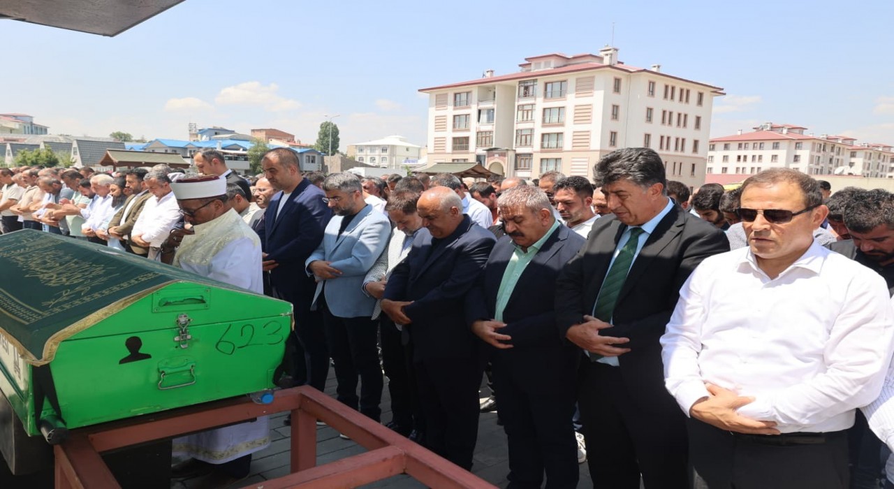 Akpunarın annesi toprağa verildi