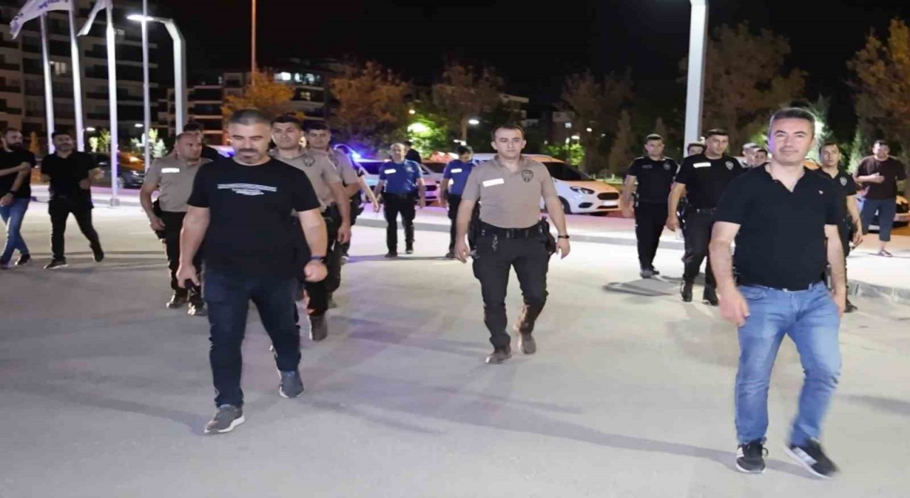 Aksarayda 116 polisle park ve bahçelerde şok uygulama