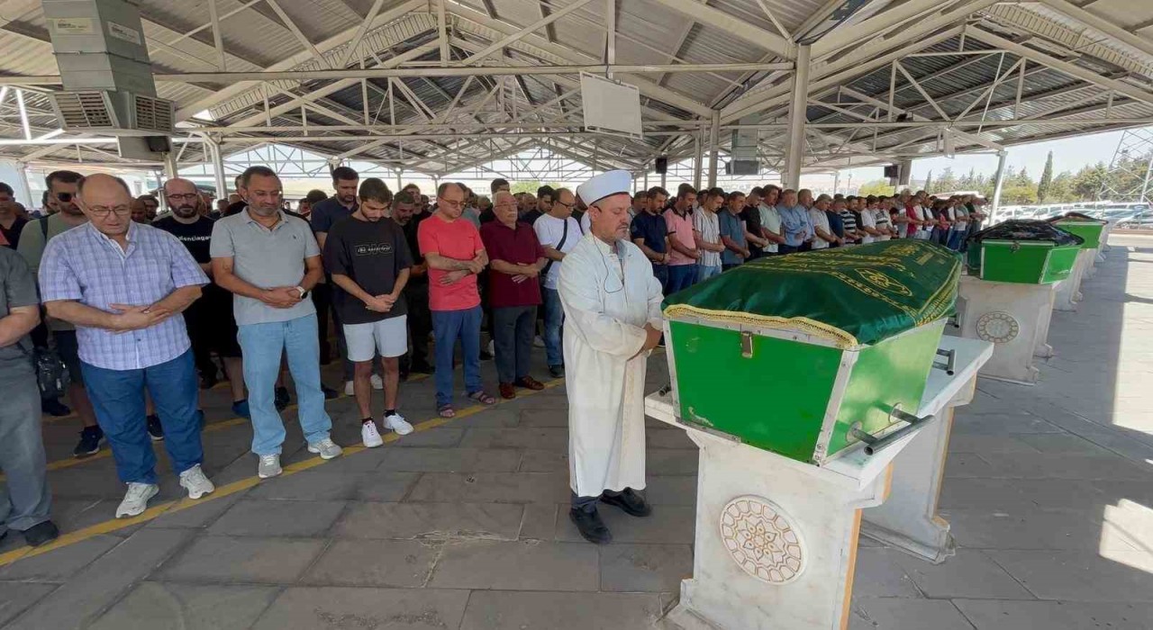 Aksarayda sert iniş sonucu ölen paraşütçü Gaziantepte son yolculuğuna uğurlandı