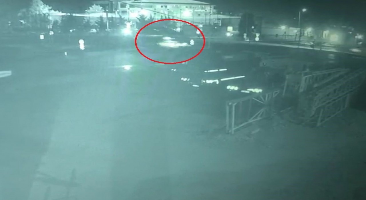 Alkollü sürücünün 2 kız kardeşi hayattan kopardığı kaza anı kamerada