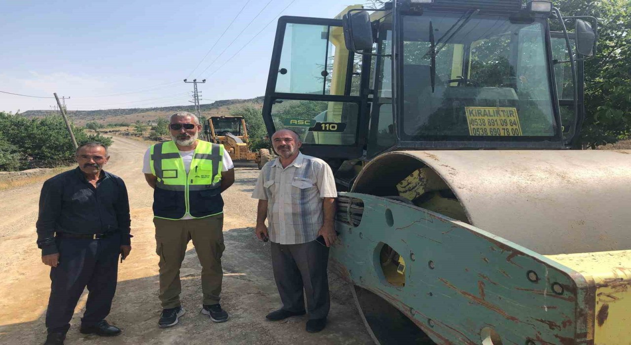 Amarat mahallesine 55 milyon TLlik sıcak asfalt