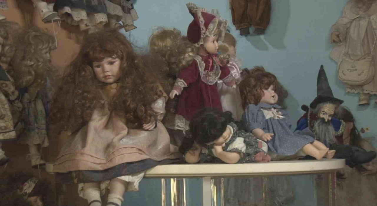 Ankara Kalesindeki Taş Bebek Kafe, 17 bin parçalık koleksiyonuyla dikkat çekiyor