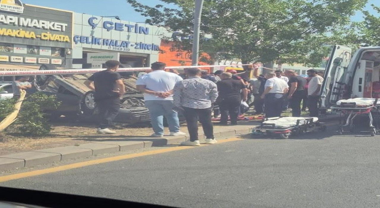 Ankarada kontrolden çıkan otomobil refüje devrildi