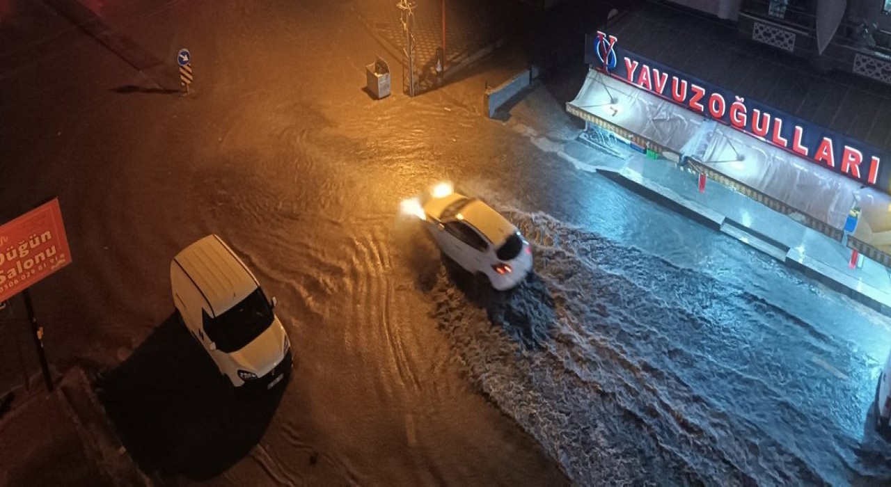 Ankarada sağanak yağışlar sele neden oldu