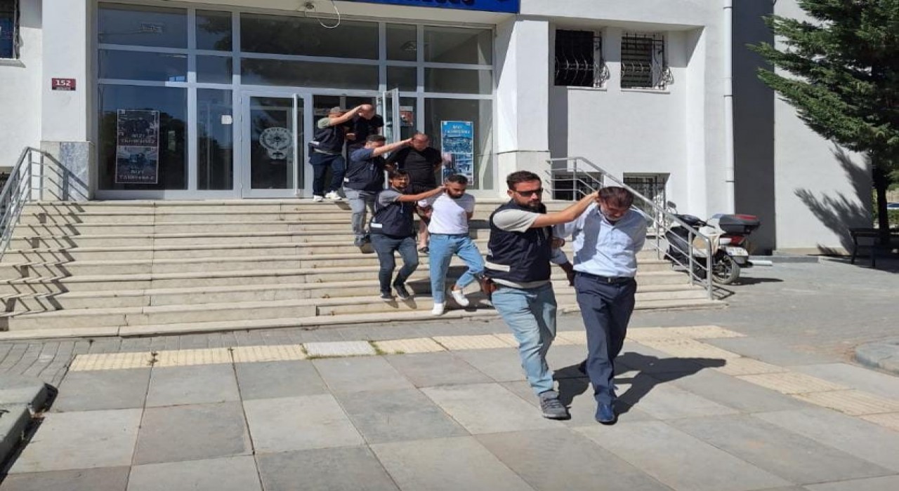 Ankarada trafikte çıkan kavgada yaralanan gençten ‘10 kişiydiler iddiası