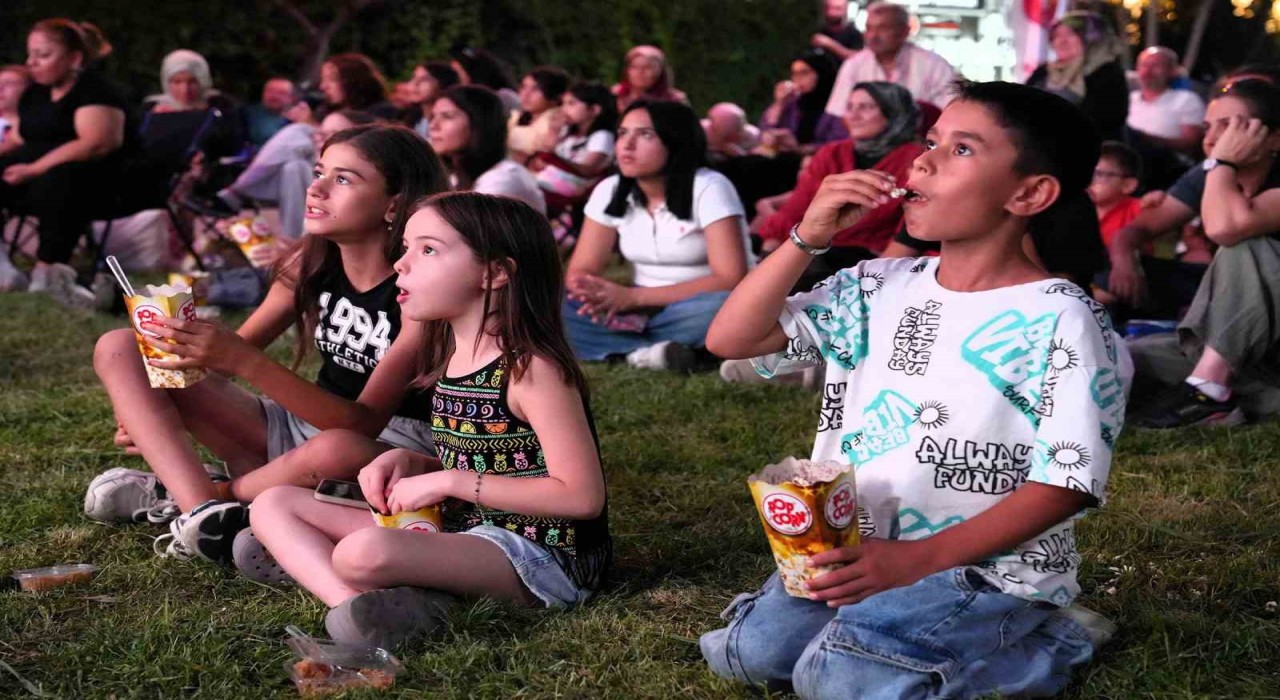 Ankarada yaz akşamları Yeşilçam sinemaları ile vatandaşlarla buluştu