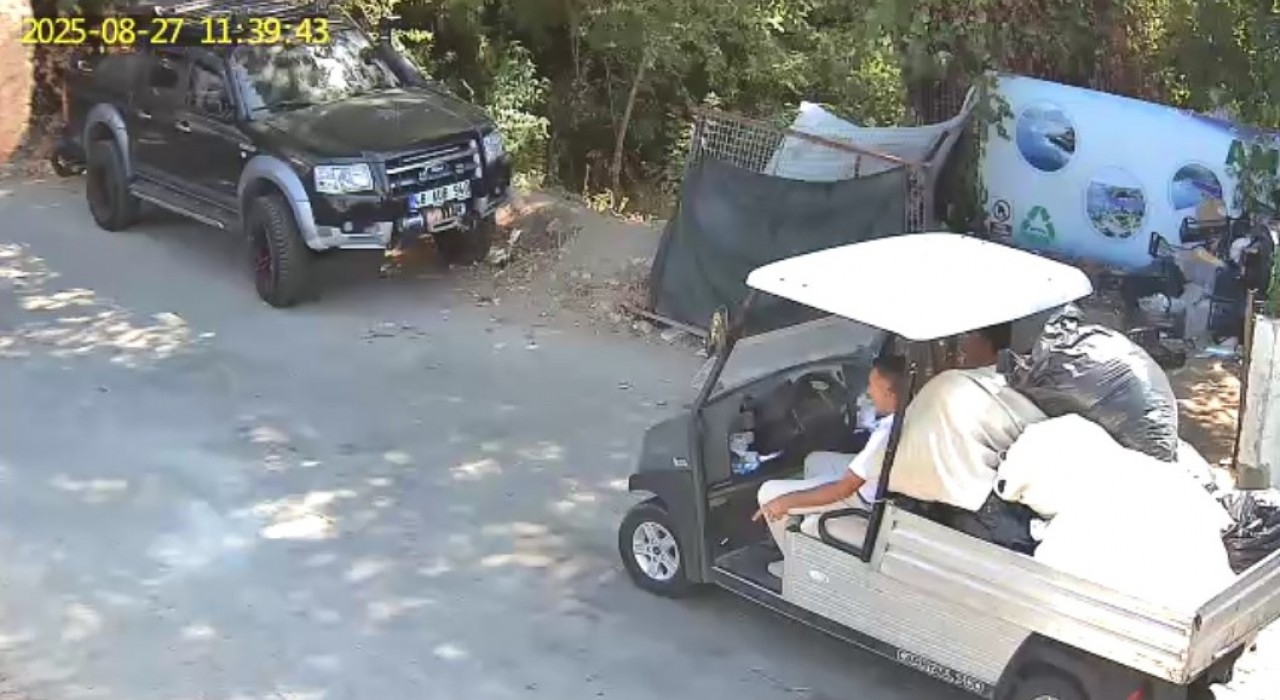 Anonsla uyarılınca yere attığı izmariti geri aldı