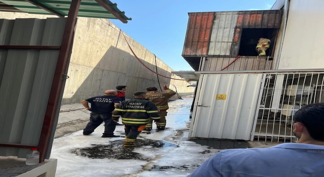 Antakyada mobilya atölyesinde yangın çıktı