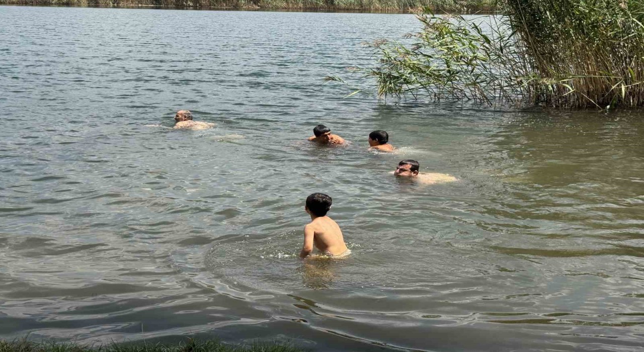 Antalya sıcağından kaçanlar, 1700 rakımlı turkuaz renkli Dipsiz Gölde serinliyor