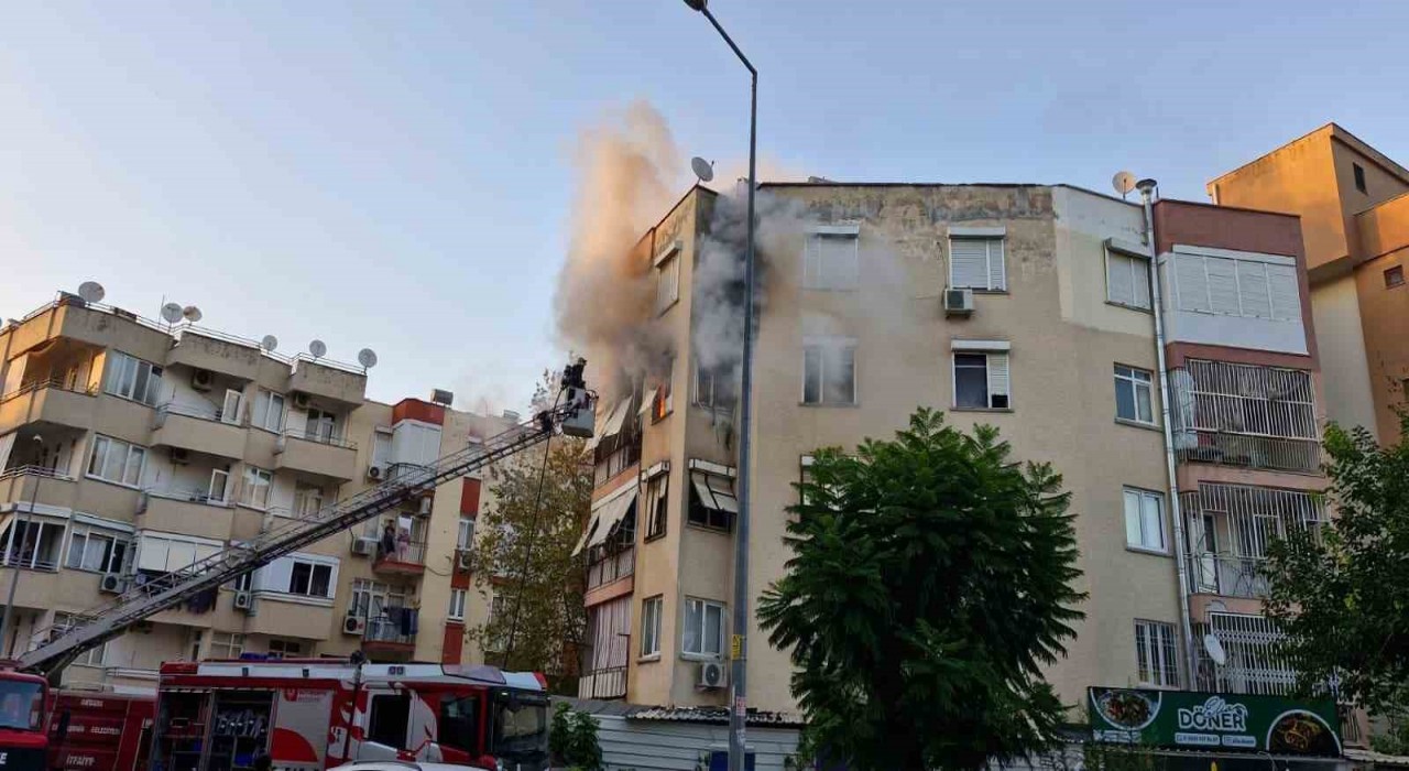 Antalyada 5 katlı binada korkutan yangın